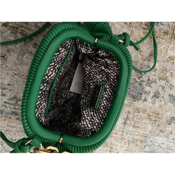 VICI BARCELONA CROSSBODY CHAIN POUCH BAG - Picture 4 of 5